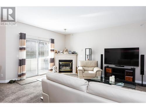 1950 Durnin Road Unit# 407, Kelowna, BC - Indoor Photo Showing Living Room With Fireplace