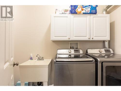 1950 Durnin Road Unit# 407, Kelowna, BC - Indoor Photo Showing Laundry Room