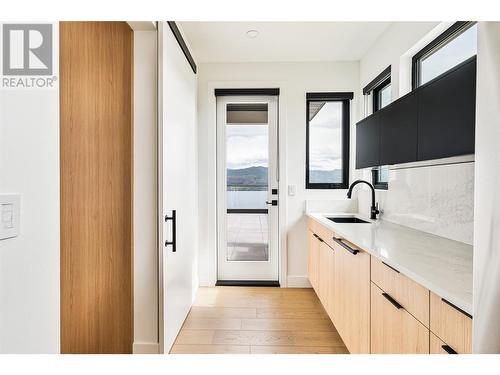 1412 Vineyard Drive, West Kelowna, BC - Indoor Photo Showing Kitchen