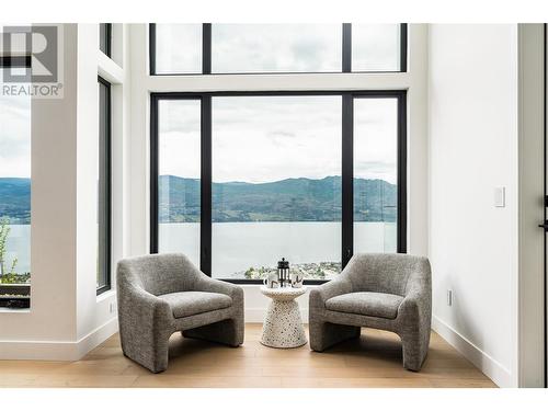 1412 Vineyard Drive, West Kelowna, BC - Indoor Photo Showing Living Room