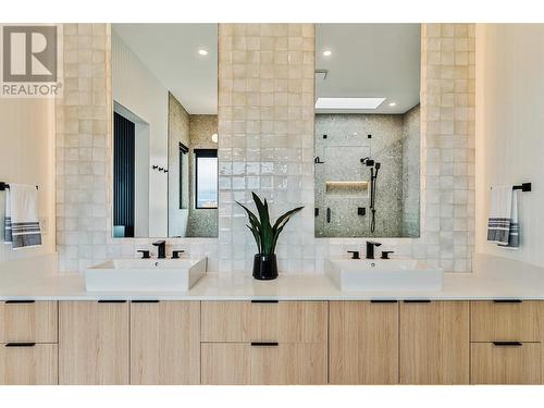 1412 Vineyard Drive, West Kelowna, BC - Indoor Photo Showing Bathroom