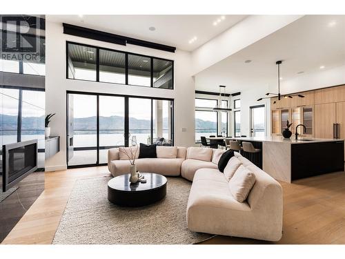 1412 Vineyard Drive, West Kelowna, BC - Indoor Photo Showing Living Room