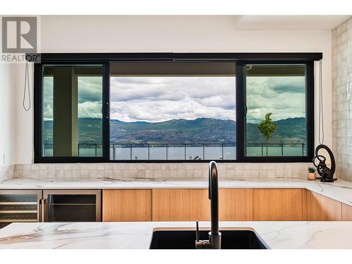 1412 Vineyard Drive, West Kelowna, BC - Indoor Photo Showing Kitchen