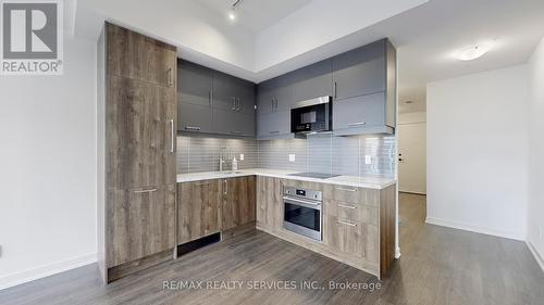 1801B - 292 Verdale Crossing, Markham, ON - Indoor Photo Showing Kitchen With Upgraded Kitchen