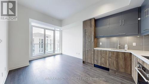 1801B - 292 Verdale Crossing, Markham, ON - Indoor Photo Showing Kitchen With Upgraded Kitchen