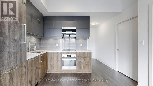 1801B - 292 Verdale Crossing, Markham, ON - Indoor Photo Showing Kitchen With Upgraded Kitchen