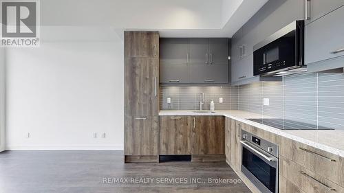 1801B - 292 Verdale Crossing, Markham, ON - Indoor Photo Showing Kitchen With Upgraded Kitchen