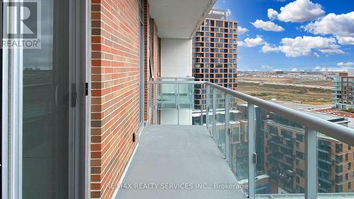 1801B - 292 Verdale Crossing, Markham, ON - Outdoor With Balcony