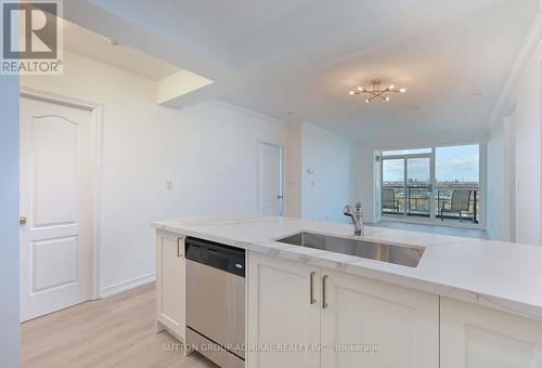 1205 - 100 Promenade Circle, Vaughan, ON - Indoor Photo Showing Kitchen