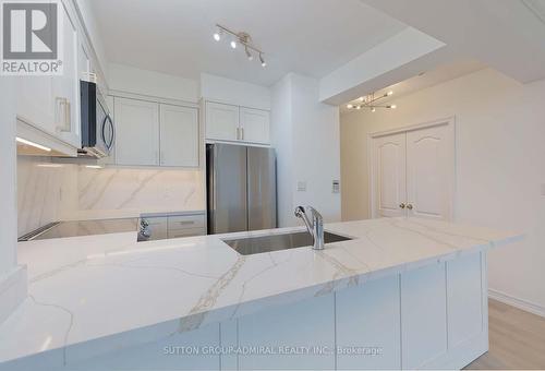 1205 - 100 Promenade Circle, Vaughan, ON - Indoor Photo Showing Kitchen