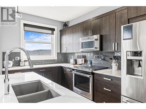 900 Mt Ida Drive Unit# 32, Vernon, BC - Indoor Photo Showing Kitchen With Double Sink With Upgraded Kitchen