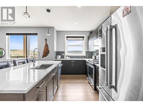 900 Mt Ida Drive Unit# 32, Vernon, BC - Indoor Photo Showing Kitchen With Double Sink With Upgraded Kitchen