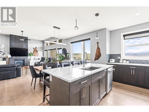 900 Mt Ida Drive Unit# 32, Vernon, BC - Indoor Photo Showing Kitchen With Double Sink With Upgraded Kitchen