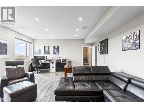 900 Mt Ida Drive Unit# 32, Vernon, BC - Indoor Photo Showing Living Room