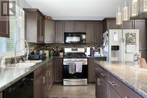 37 Creekview Boulevard, Kingsville, ON - Indoor Photo Showing Kitchen With Double Sink