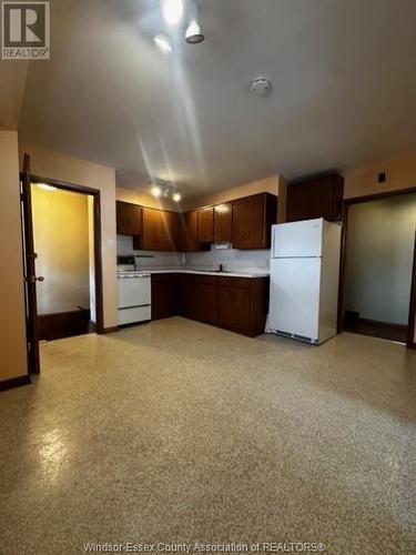 425 Mill Street, Windsor, ON - Indoor Photo Showing Kitchen