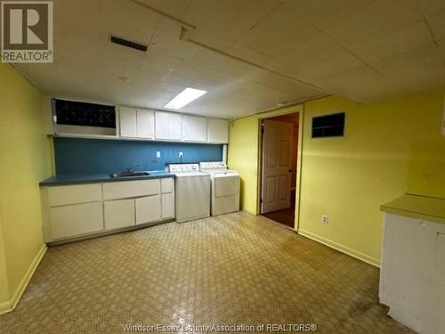 425 Mill Street, Windsor, ON - Indoor Photo Showing Laundry Room