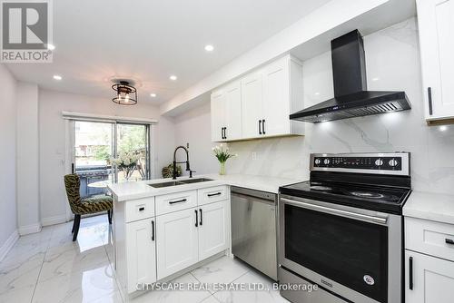 6037 Clover Ridge Crescent, Mississauga, ON - Indoor Photo Showing Kitchen With Upgraded Kitchen