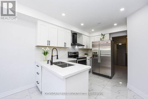 6037 Clover Ridge Crescent, Mississauga, ON - Indoor Photo Showing Kitchen With Double Sink