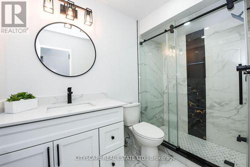 6037 Clover Ridge Crescent, Mississauga, ON - Indoor Photo Showing Bathroom