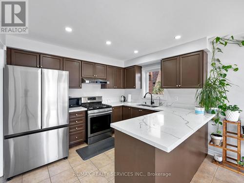 33 Echoridge Drive, Brampton, ON - Indoor Photo Showing Kitchen With Double Sink