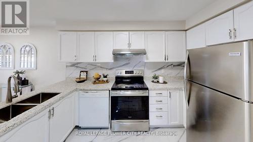 151 Clover Bloom Road, Brampton, ON - Indoor Photo Showing Kitchen With Double Sink With Upgraded Kitchen