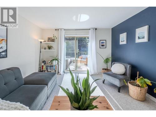 1 - 11318 Jubilee Road, Penticton, BC - Indoor Photo Showing Living Room