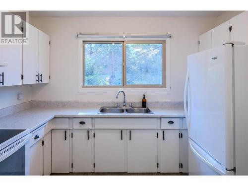 1 - 11318 Jubilee Road, Penticton, BC - Indoor Photo Showing Kitchen With Double Sink