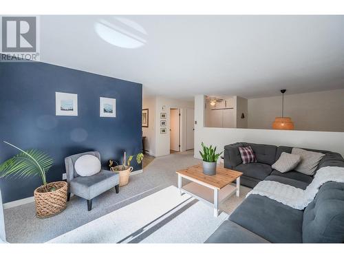 1 - 11318 Jubilee Road, Penticton, BC - Indoor Photo Showing Living Room