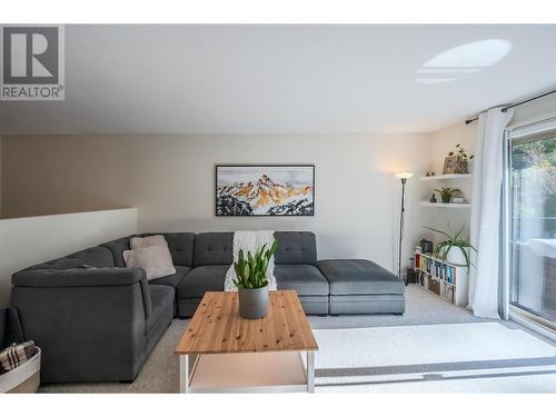 1 - 11318 Jubilee Road, Penticton, BC - Indoor Photo Showing Living Room