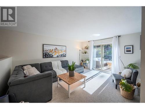 1 - 11318 Jubilee Road, Penticton, BC - Indoor Photo Showing Living Room