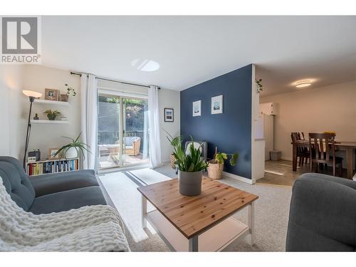 1 - 11318 Jubilee Road, Penticton, BC - Indoor Photo Showing Living Room