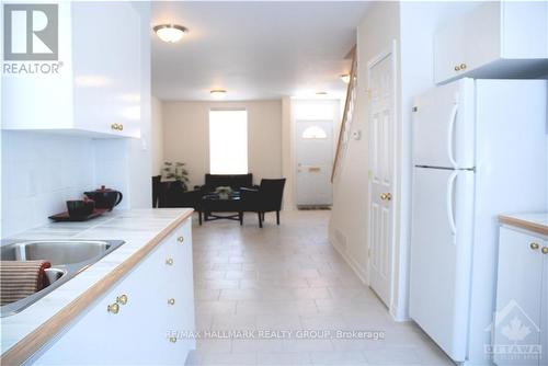 240 Cumberland Street, Ottawa, ON - Indoor Photo Showing Kitchen