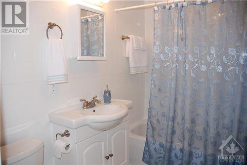 240 Cumberland Street, Ottawa, ON - Indoor Photo Showing Bathroom