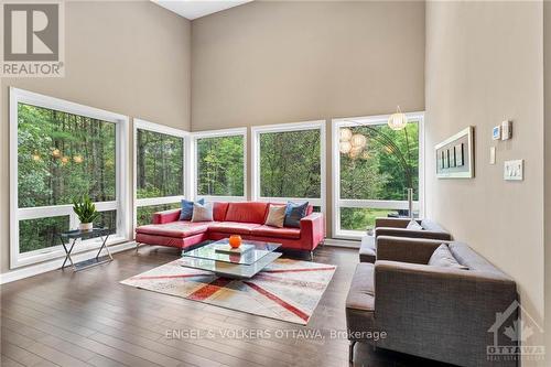 108 Edith Margaret Place, Ottawa, ON - Indoor Photo Showing Living Room