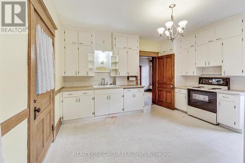 942 Moore Street, Cambridge, ON - Indoor Photo Showing Kitchen