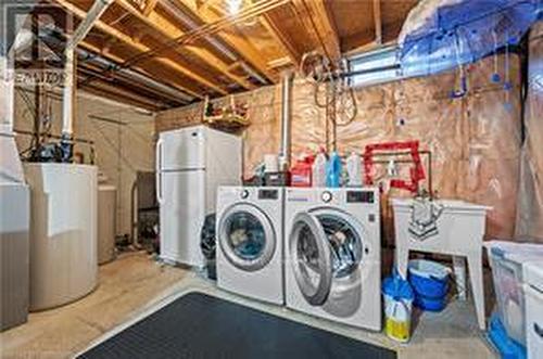 995 Elgin Street N, Cambridge, ON - Indoor Photo Showing Laundry Room