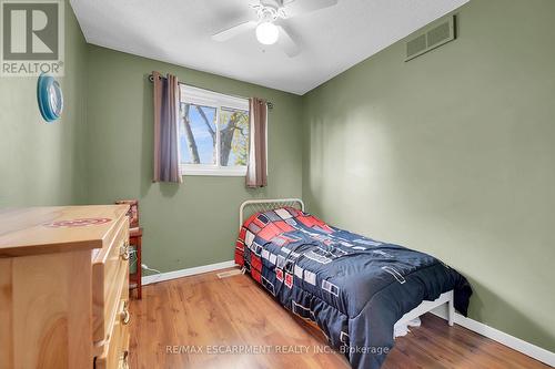 14 Northridge Drive, West Lincoln, ON - Indoor Photo Showing Bedroom