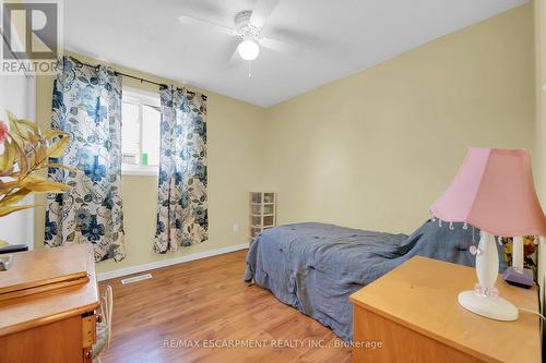 14 Northridge Drive, West Lincoln, ON - Indoor Photo Showing Bedroom