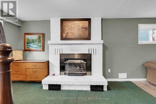 14 Northridge Drive, West Lincoln, ON - Indoor Photo Showing Living Room With Fireplace