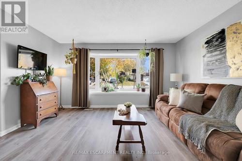 14 Northridge Drive, West Lincoln, ON - Indoor Photo Showing Living Room