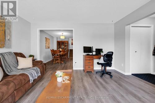 14 Northridge Drive, West Lincoln, ON - Indoor Photo Showing Living Room