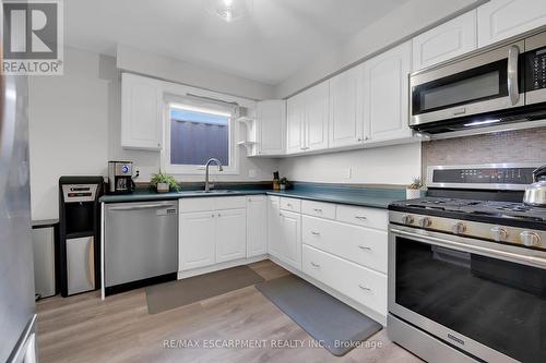 14 Northridge Drive, West Lincoln, ON - Indoor Photo Showing Kitchen