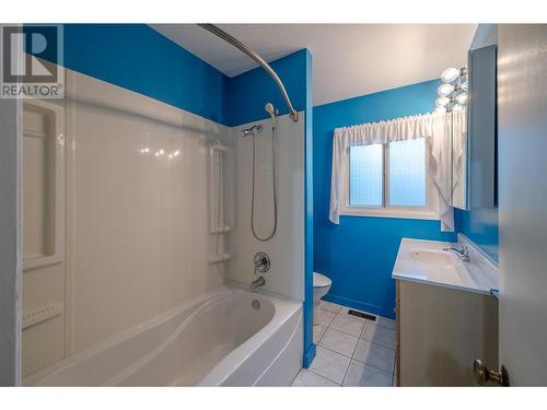 1077 Maccleave Avenue, Penticton, BC - Indoor Photo Showing Bathroom