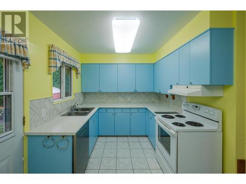 1077 Maccleave Avenue, Penticton, BC - Indoor Photo Showing Kitchen With Double Sink