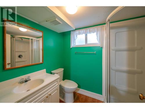 1077 Maccleave Avenue, Penticton, BC - Indoor Photo Showing Bathroom