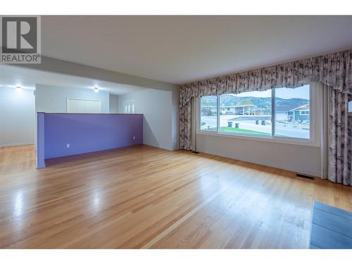 1077 Maccleave Avenue, Penticton, BC - Indoor