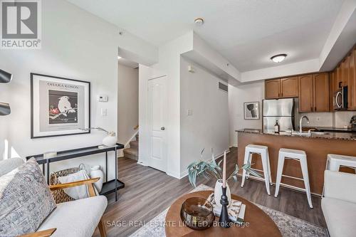 Th32 - 78 Carr Street, Toronto, ON - Indoor Photo Showing Kitchen