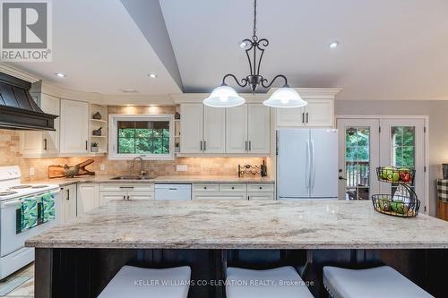 1240 Methodist Point Road, Tiny, ON - Indoor Photo Showing Kitchen With Upgraded Kitchen