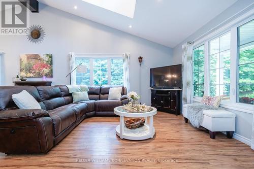 1240 Methodist Point Road, Tiny, ON - Indoor Photo Showing Living Room